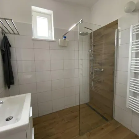 Kövirózsa vendégház Dregelypalank